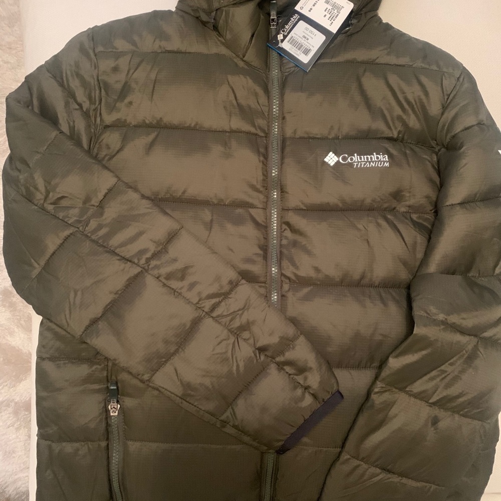 Charcoal men’s lightweight Columbia puffer